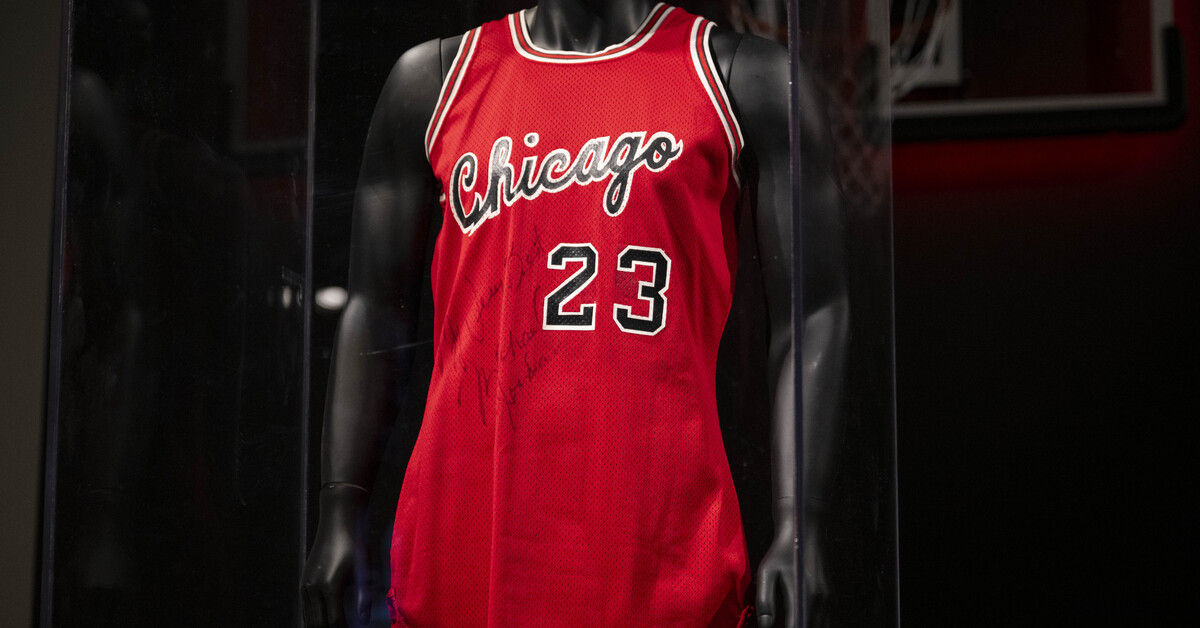 Michael Jordan’ın formasına servet ödendi!