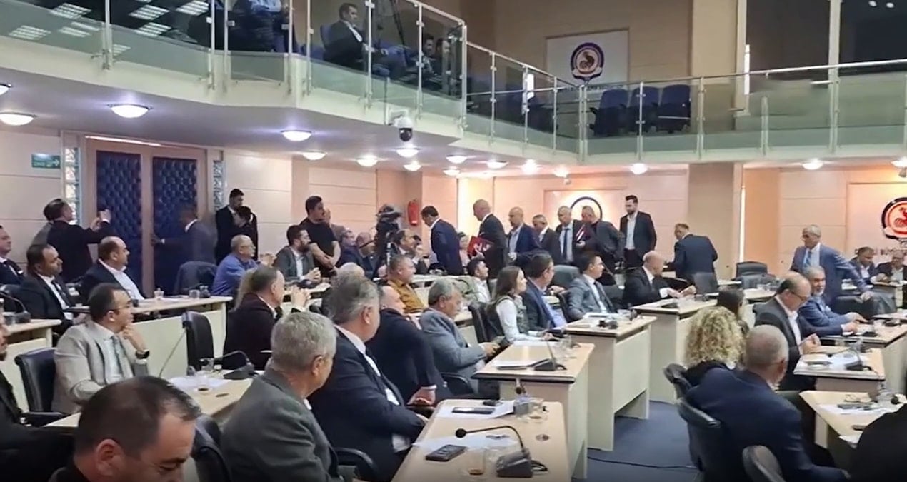 AKP’lileri kızdıran isim değişikliği! Salonu terk ettiler